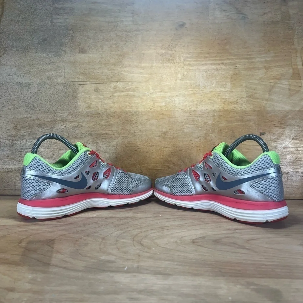 Nike Dual Fusion Lite Womens Size 6.5 Running Shoes Silver Red 599560-001
